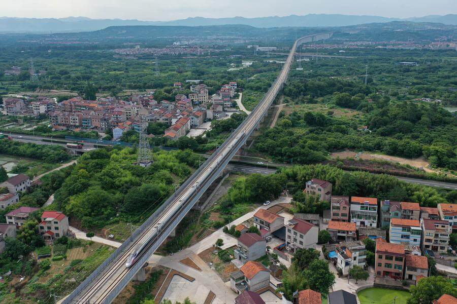 Çin’in ilk kamu-özel ortaklığı modeliyle finanse edilen yüksek hızlı demiryolu 100 milyon yolcu barajını aştı